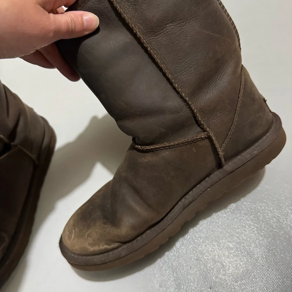 UGG Classic Shirt Boots Brown Oiled Leather Sheepskin Shearling 1005093 Size 8‎